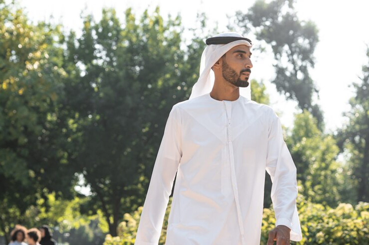 Qamis Blanc histoire