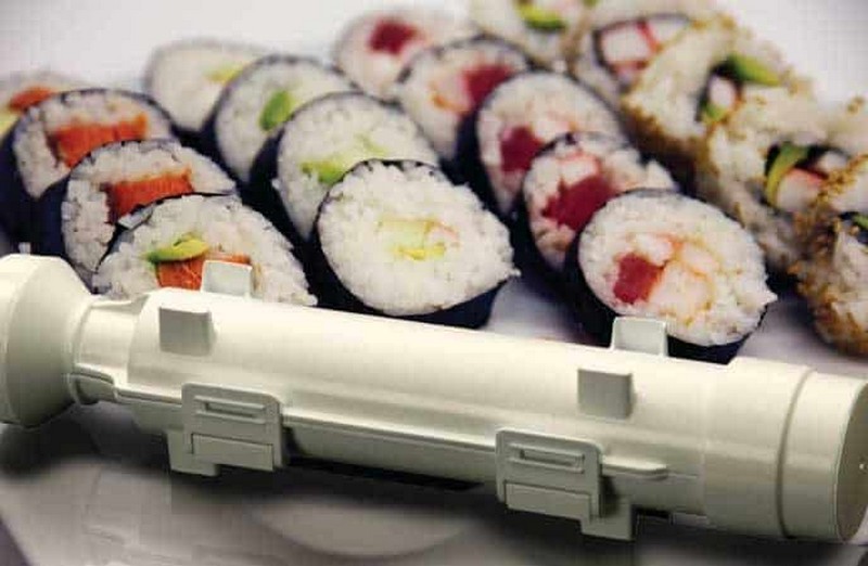 Le Sushezi est un appareil à sushis prenant la forme d'un bazooka et qui  permet de faire sushis et makis facile…