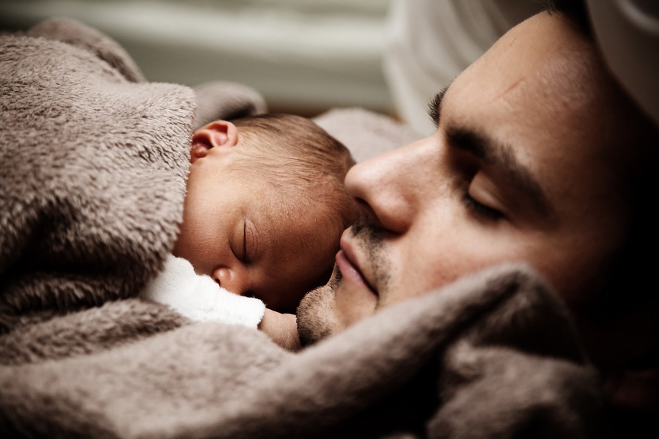 donner un prénom à son bébé avec son papa