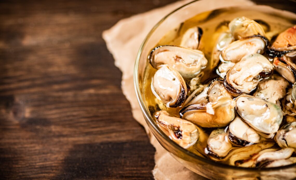 Pickled mussels in a glass bowl.