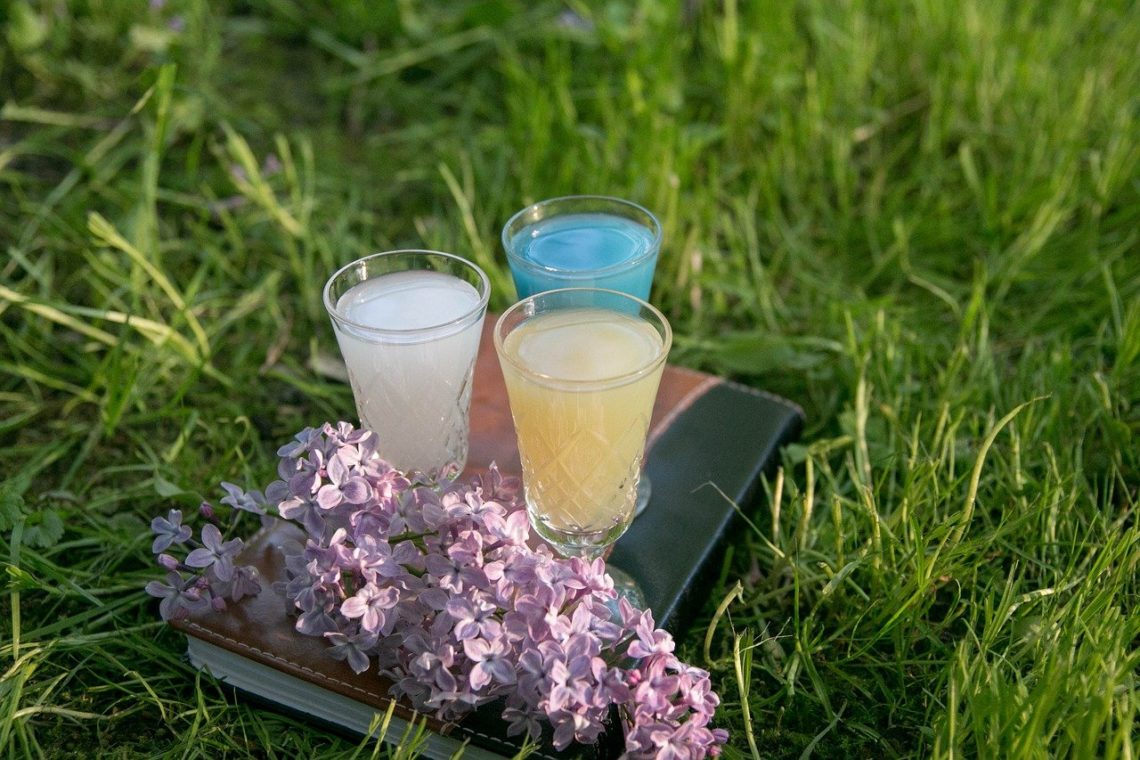 spiritueux à base de plantes d'absinthe